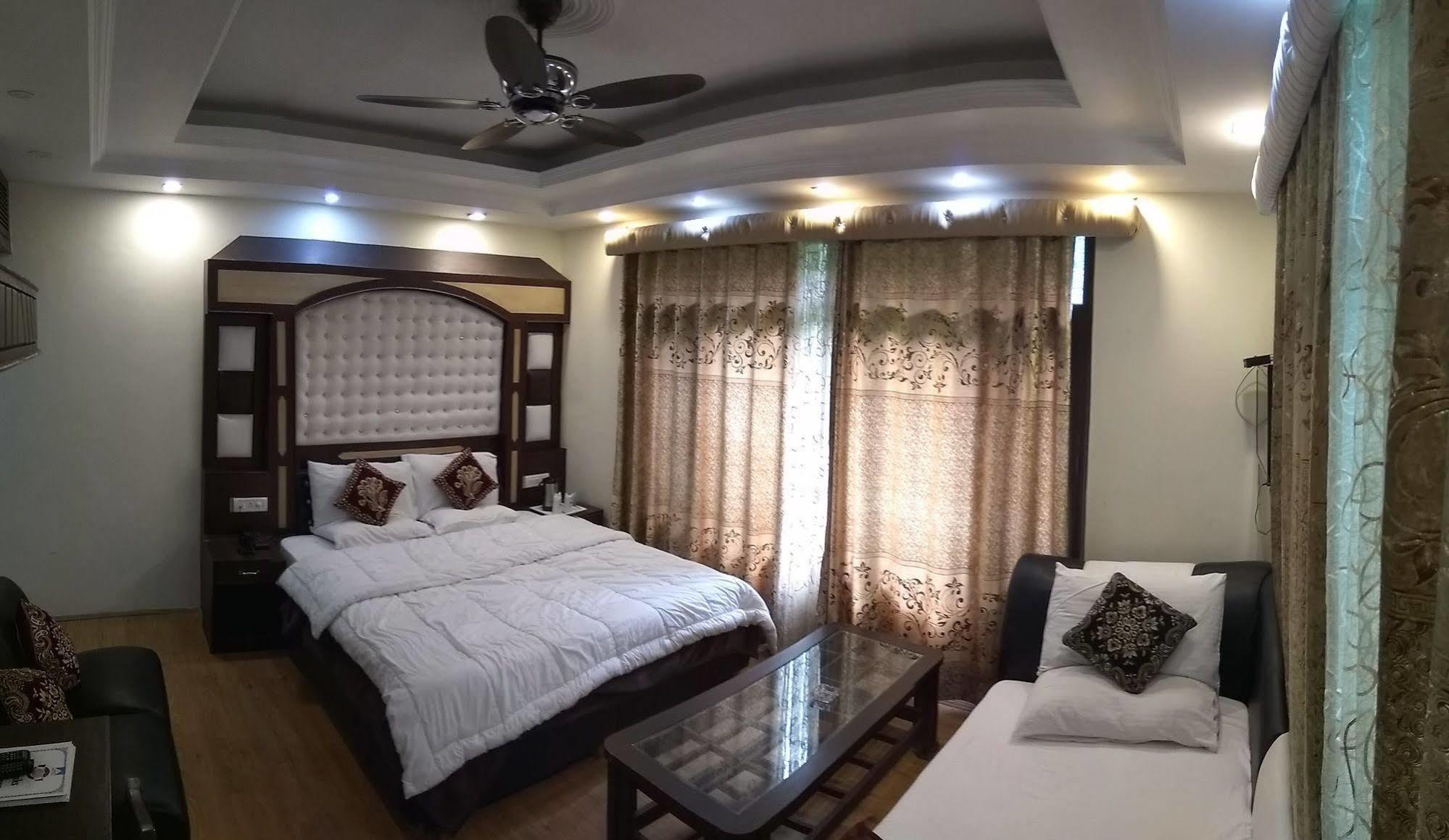 Le Grand Manali - The River Facing Hotel Ngoại thất bức ảnh