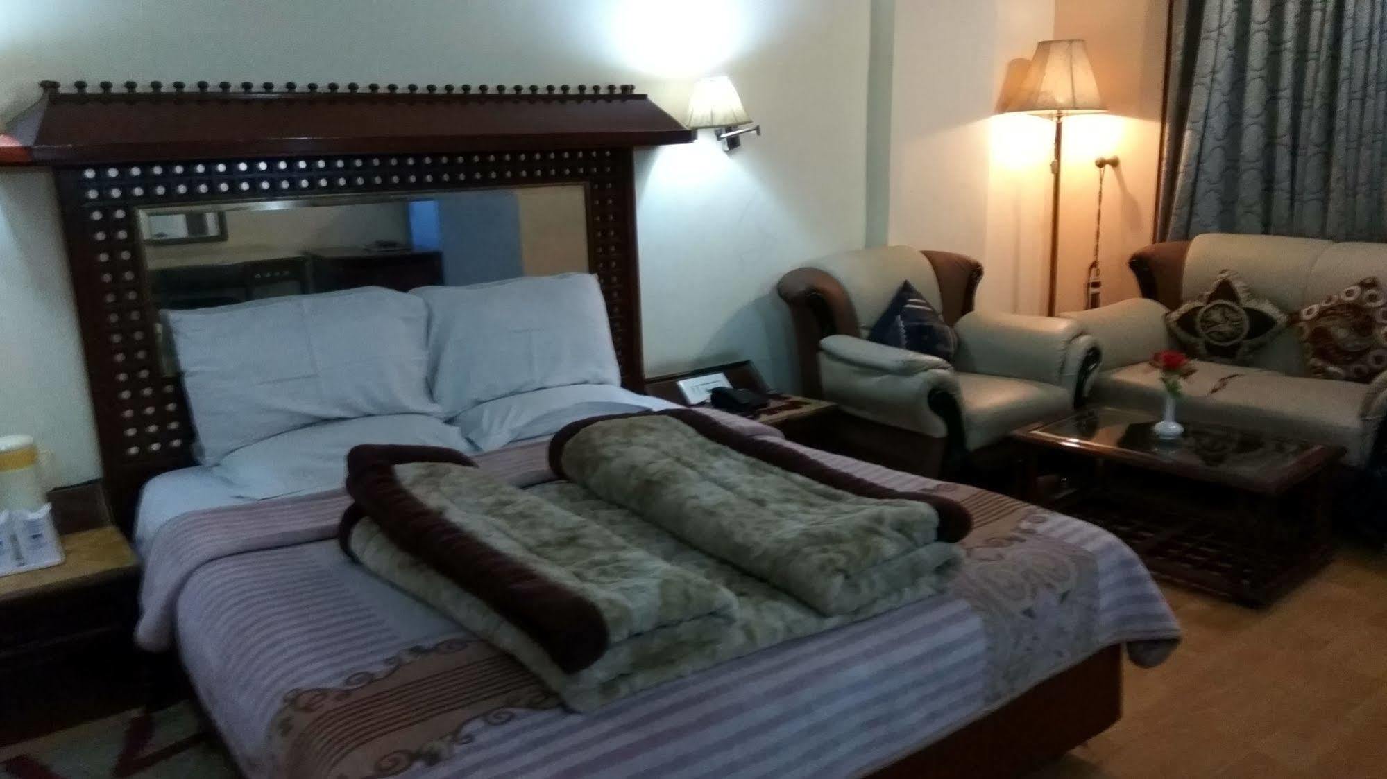 Le Grand Manali - The River Facing Hotel Ngoại thất bức ảnh