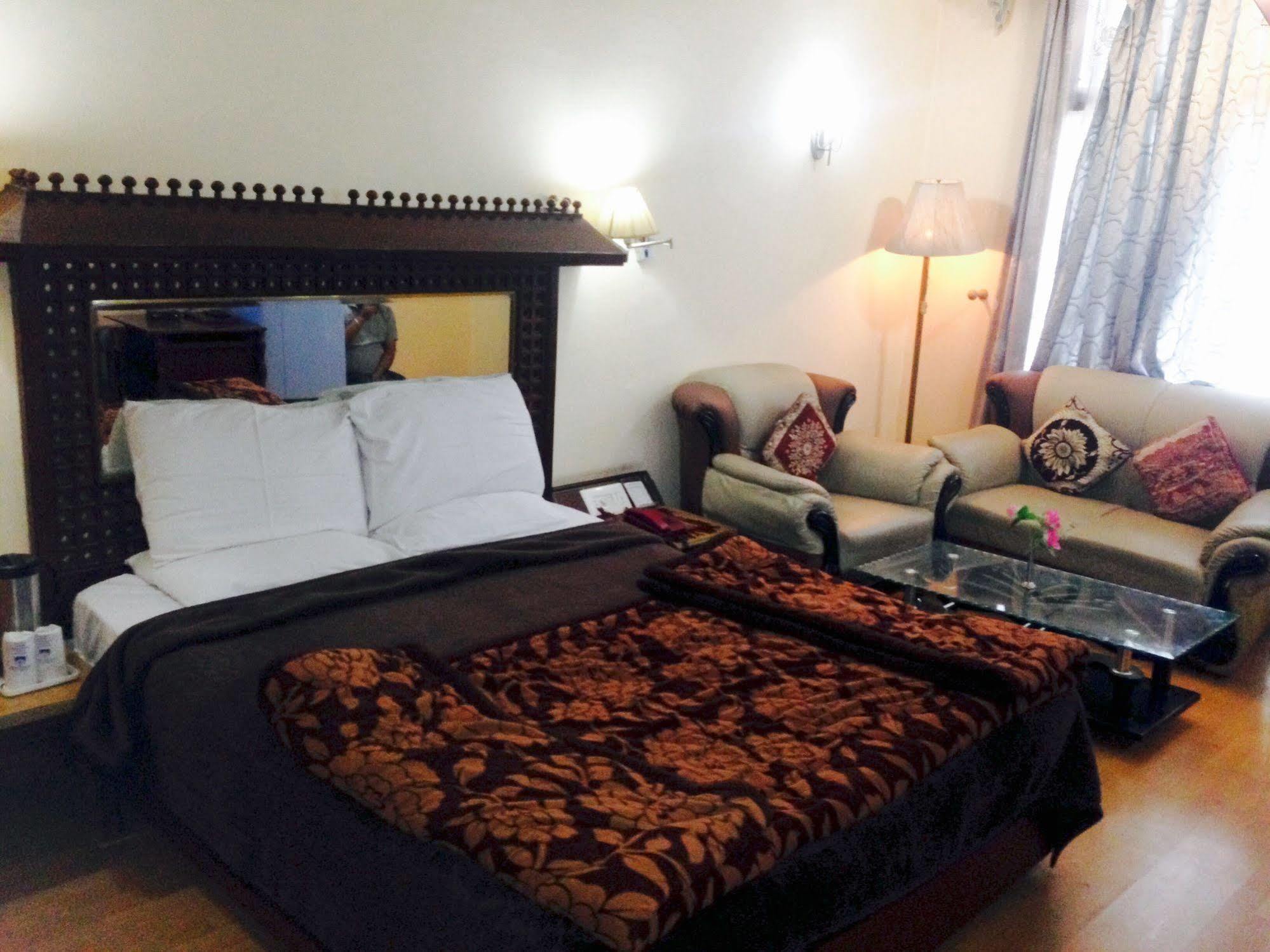 Le Grand Manali - The River Facing Hotel Ngoại thất bức ảnh
