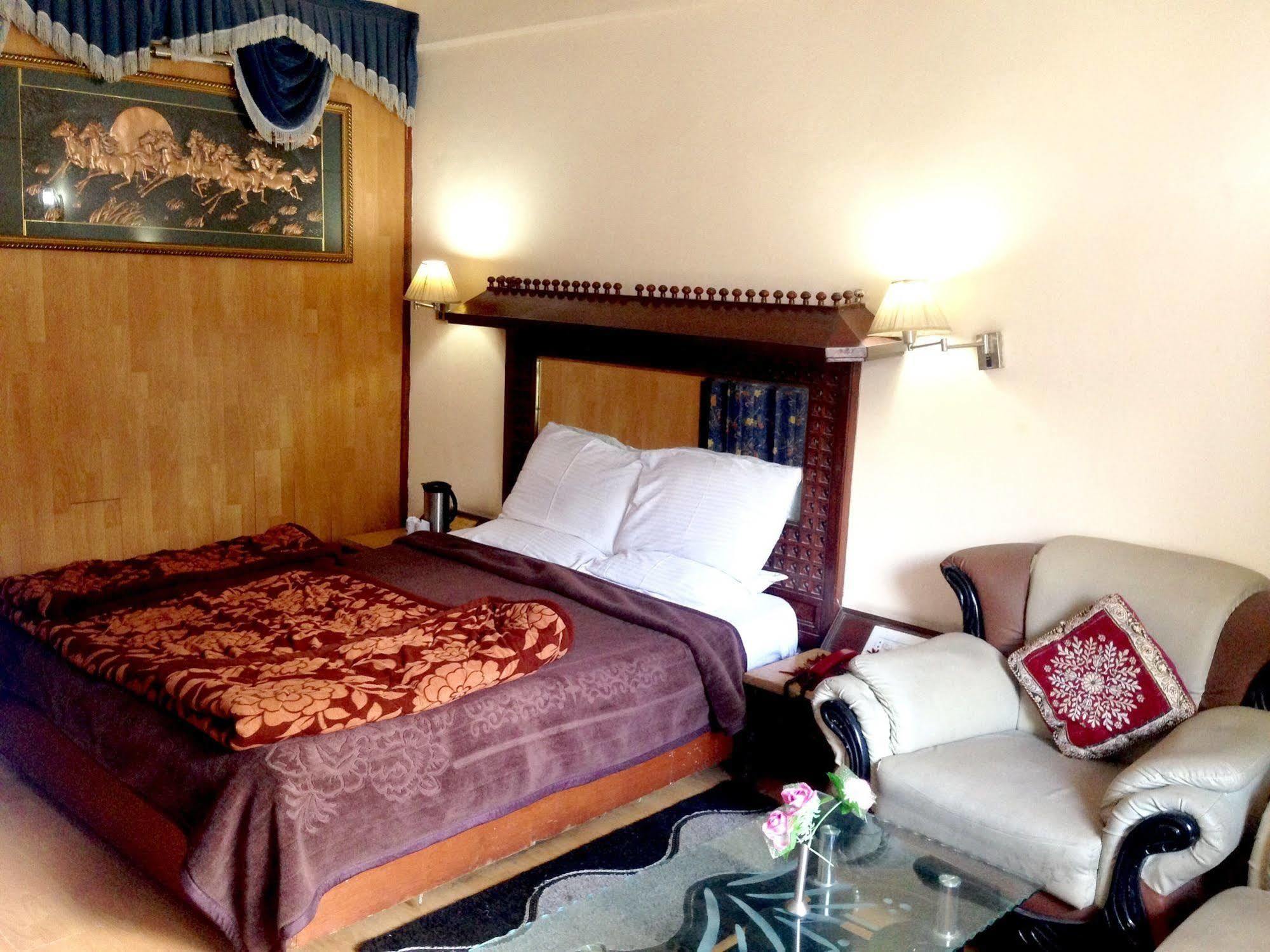 Le Grand Manali - The River Facing Hotel Ngoại thất bức ảnh